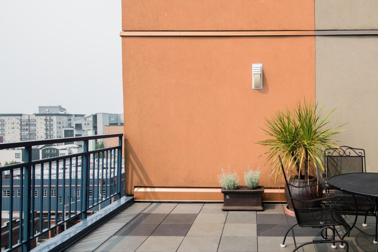 City Water View Oasis With Pool & Gym Near Cruise In Heart Of Seattle Exterior photo